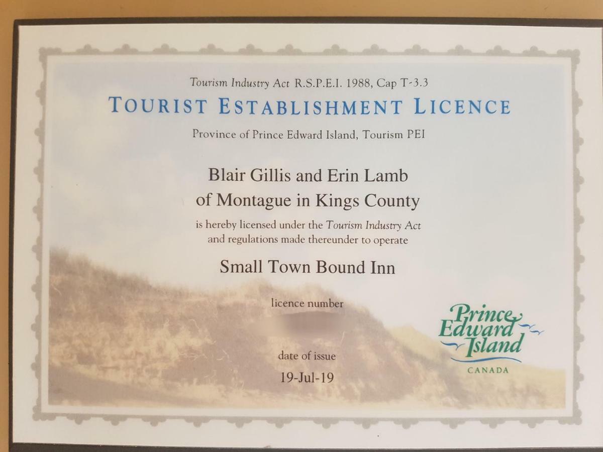 Small Town Bound Inn Montague Εξωτερικό φωτογραφία